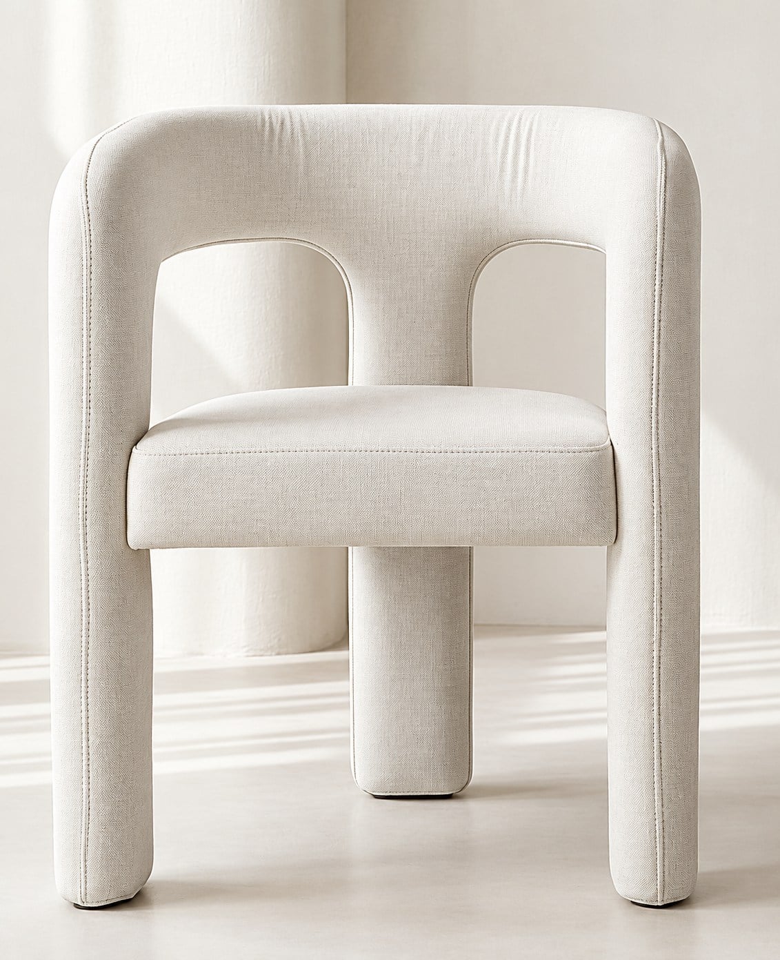 Neve sculptural chair by M-FOUR, front view